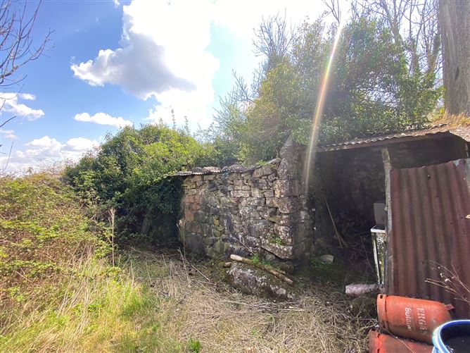 Cottage with 2.08 Acres, Rosscahill, Galway