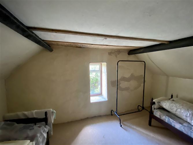 Cottage with 2.08 Acres, Rosscahill, Galway