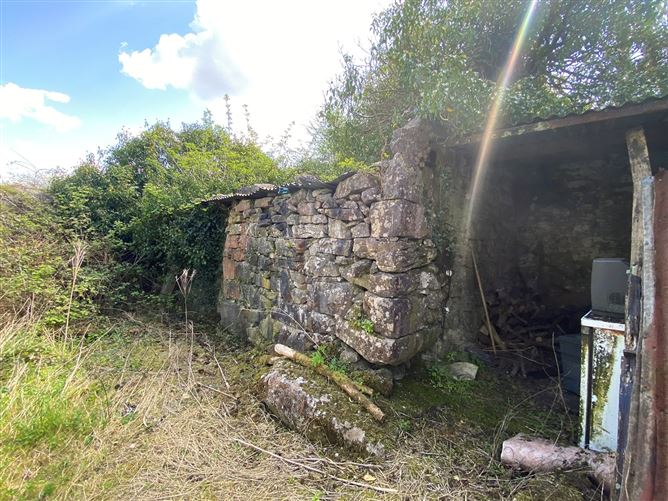 Cottage with 2.08 Acres, Rosscahill, Galway