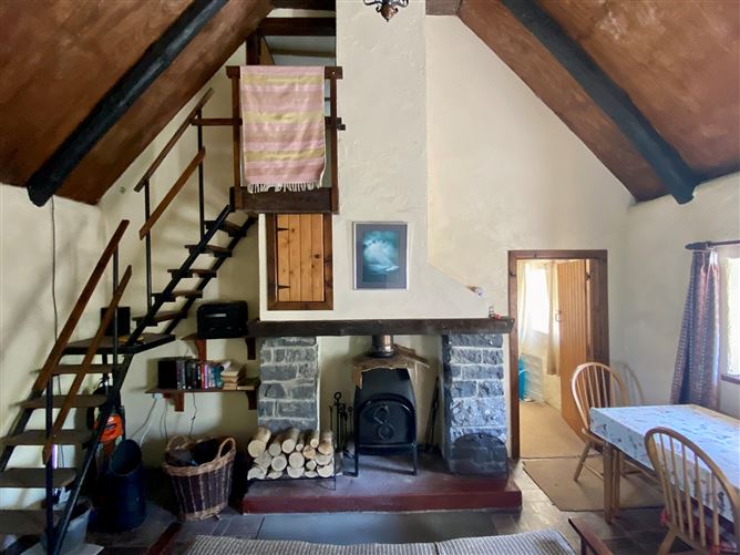 Cottage with 2.08 Acres, Rosscahill, Galway