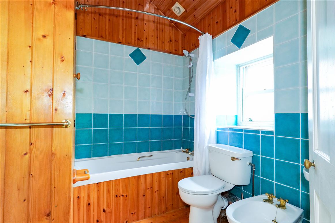 An Caladh, The Quay, Kinvara, Galway  An Caladh, The Quay, Kinvara, Galway