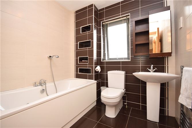 53 Solomons Court, Letterkenny, Co. Donegal