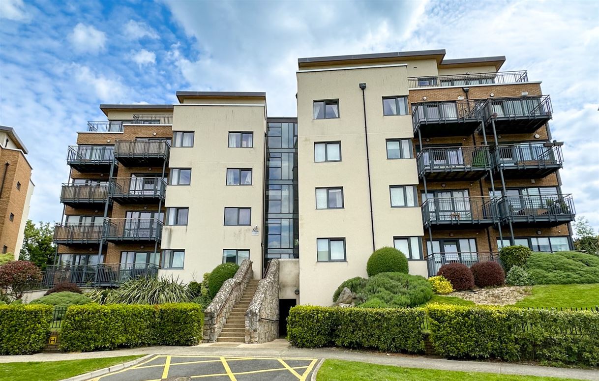 44 The Cresent, Carrickmines Manor, Carrickmines, Dublin 18 Morrison