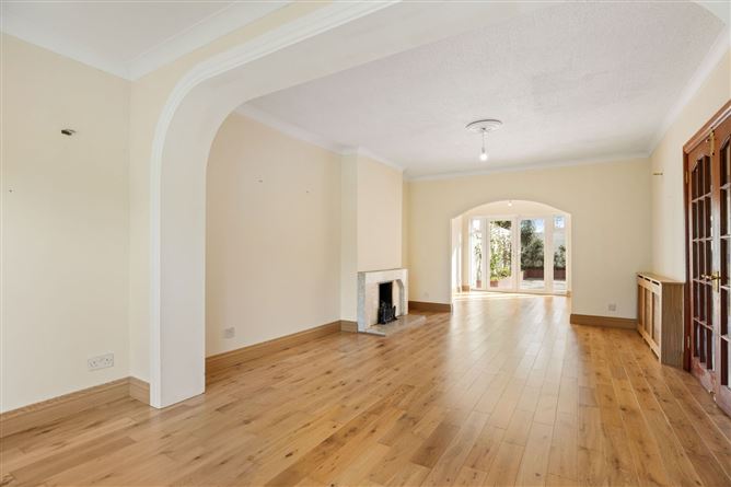 https://photos-a.propertyimages.ie/media/6/0/7/4996706/c064b4e0-638f-4fa0-8ff9-c4597eb469df_l.jpg
