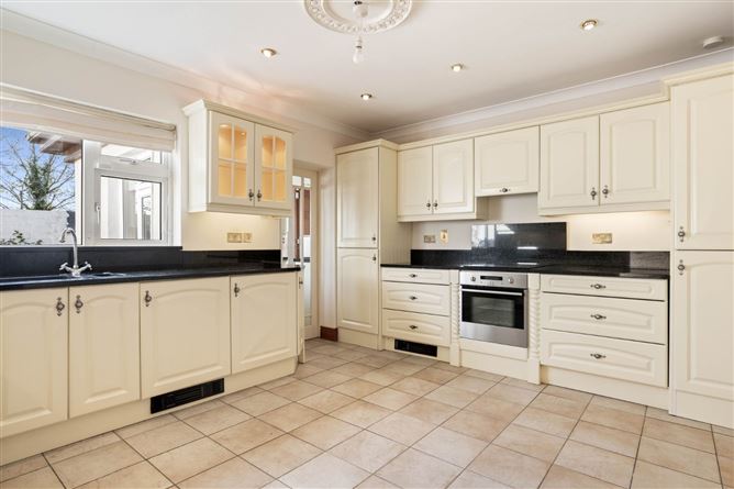 https://photos-a.propertyimages.ie/media/6/0/7/4996706/c064b4e0-638f-4fa0-8ff9-c4597eb469df_l.jpg