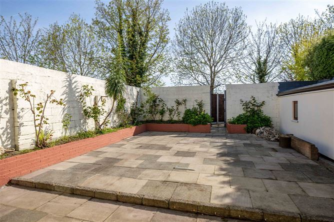 https://photos-a.propertyimages.ie/media/6/0/7/4996706/c064b4e0-638f-4fa0-8ff9-c4597eb469df_l.jpg