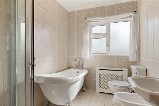 https://photos-a.propertyimages.ie/media/6/0/7/4996706/c064b4e0-638f-4fa0-8ff9-c4597eb469df_l.jpg