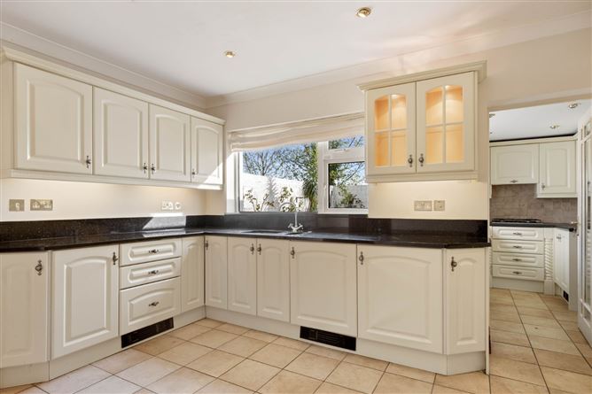 https://photos-a.propertyimages.ie/media/6/0/7/4996706/c064b4e0-638f-4fa0-8ff9-c4597eb469df_l.jpg