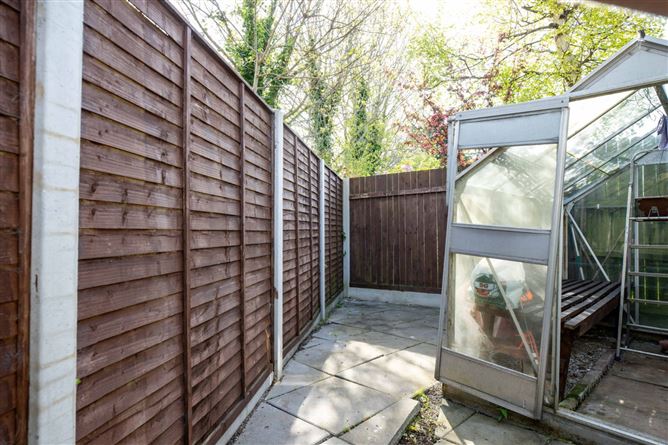https://photos-a.propertyimages.ie/media/6/0/7/4996706/c064b4e0-638f-4fa0-8ff9-c4597eb469df_l.jpg