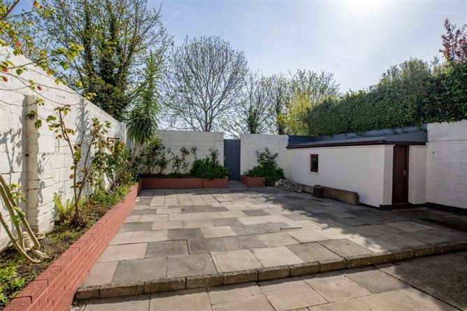 https://photos-a.propertyimages.ie/media/6/0/7/4996706/c064b4e0-638f-4fa0-8ff9-c4597eb469df_l.jpg