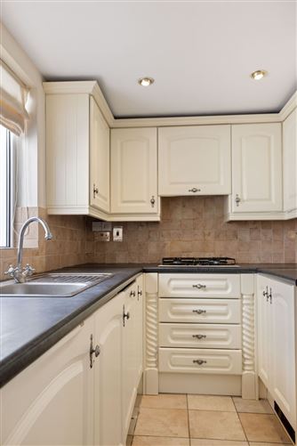 https://photos-a.propertyimages.ie/media/6/0/7/4996706/c064b4e0-638f-4fa0-8ff9-c4597eb469df_l.jpg