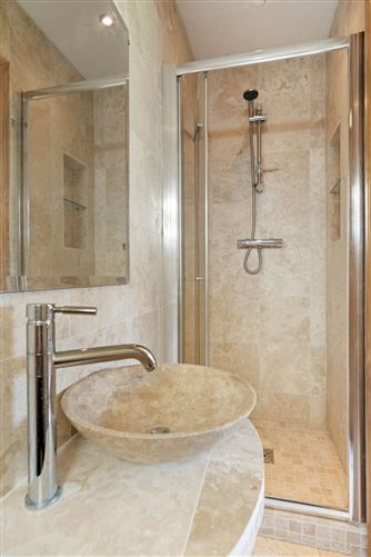 https://photos-a.propertyimages.ie/media/6/0/7/4996706/c064b4e0-638f-4fa0-8ff9-c4597eb469df_l.jpg