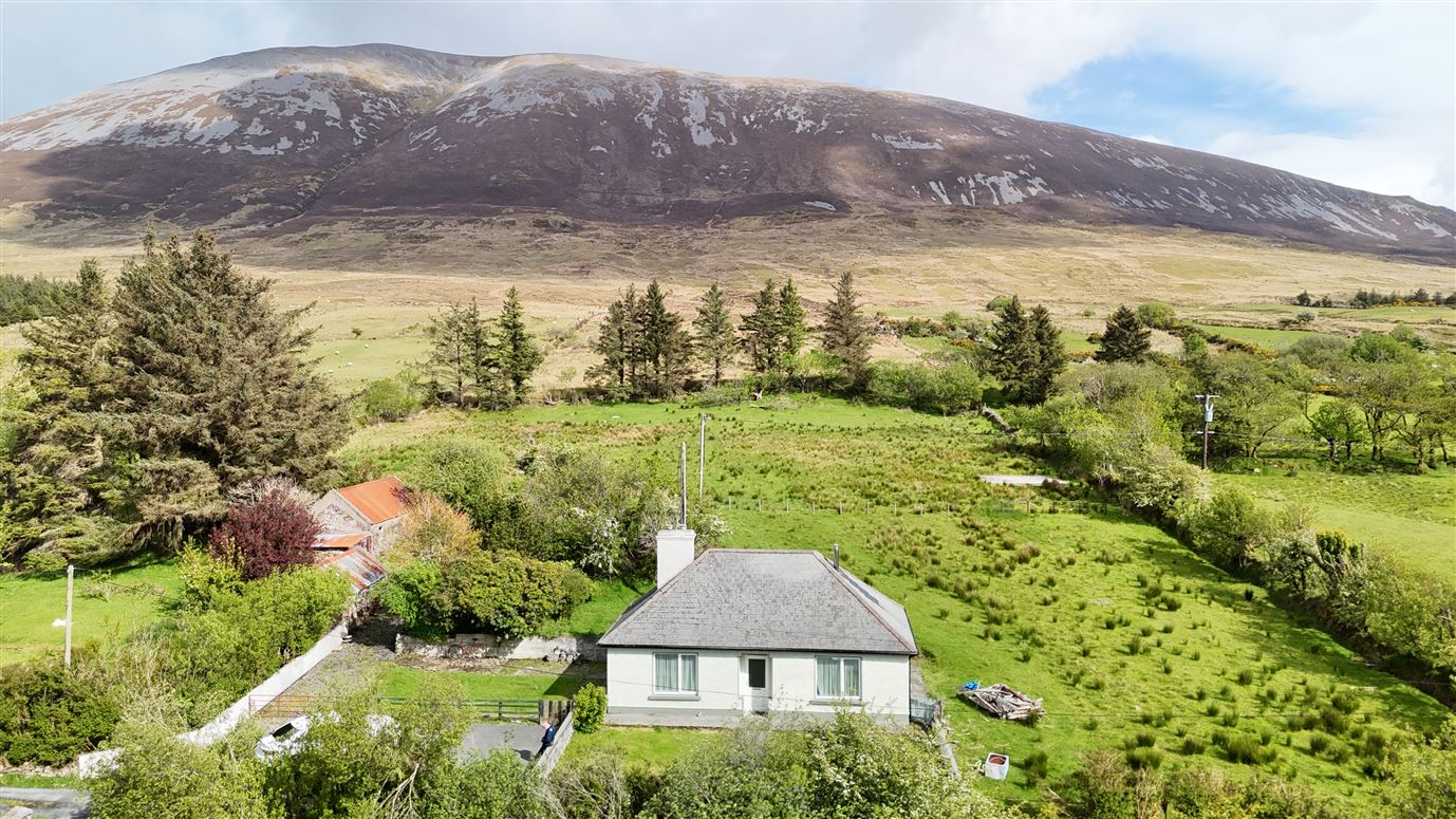 Doonaroya, Boughadoon, Ballina, Mayo
