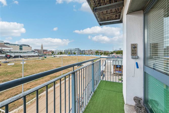 Photo 14 of 19 — 94 Shelbourne Park Apartments, South Lotts Road, Ringsend, Dublin 4