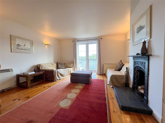 2 Viking Wharf, Worlds End, Kinsale, Cork