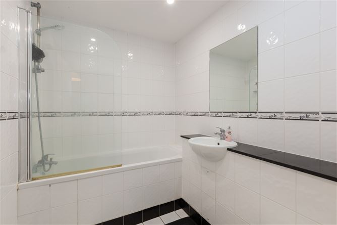 52 Raven Hall, Swords Central, Main Street, Swords, Co. Dublin