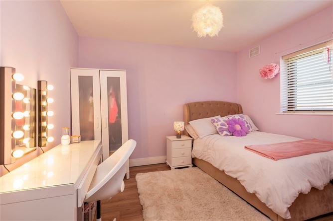 https://photos-a.propertyimages.ie/media/6/0/9/4916906/a4faee85-c84a-4f6b-add2-98a40e93bfb3_l.jpg
