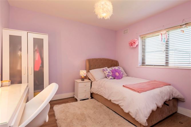 https://photos-a.propertyimages.ie/media/6/0/9/4916906/a4faee85-c84a-4f6b-add2-98a40e93bfb3_l.jpg