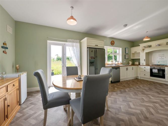 Shelly's Lodge, Ballyoughna, Ballygarrett, Wexford