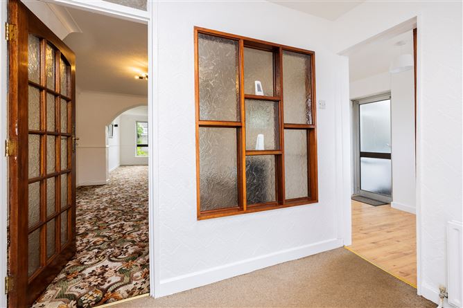 https://photos-a.propertyimages.ie/media/6/1/0/4999016/37cea314-0680-49a0-a1ed-2586869ff6ee_l.jpg