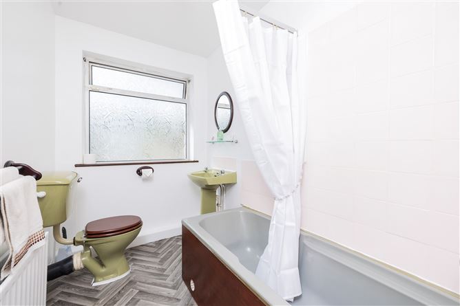 https://photos-a.propertyimages.ie/media/6/1/0/4999016/37cea314-0680-49a0-a1ed-2586869ff6ee_l.jpg
