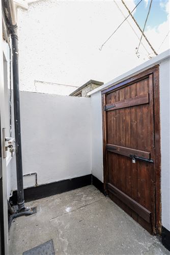 https://photos-a.propertyimages.ie/media/6/1/0/4999016/37cea314-0680-49a0-a1ed-2586869ff6ee_l.jpg
