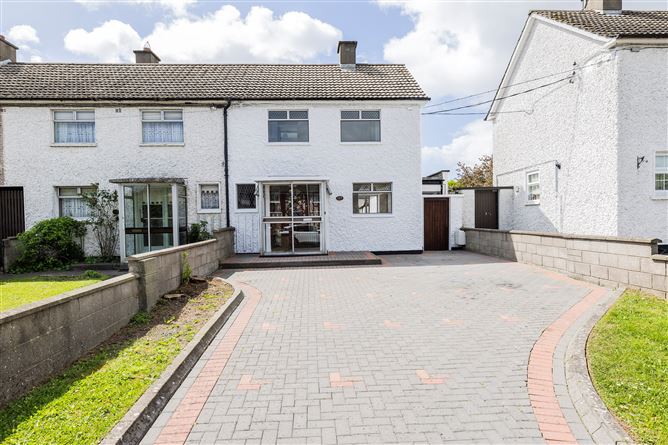 https://photos-a.propertyimages.ie/media/6/1/0/4999016/37cea314-0680-49a0-a1ed-2586869ff6ee_l.jpg