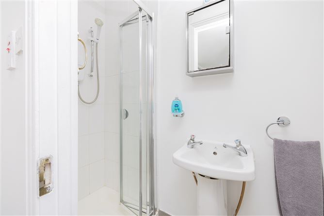 https://photos-a.propertyimages.ie/media/6/1/0/4999016/37cea314-0680-49a0-a1ed-2586869ff6ee_l.jpg