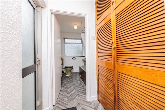 https://photos-a.propertyimages.ie/media/6/1/0/4999016/37cea314-0680-49a0-a1ed-2586869ff6ee_l.jpg