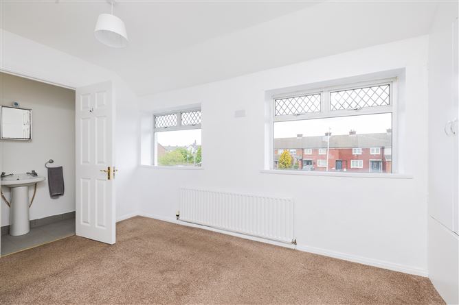 https://photos-a.propertyimages.ie/media/6/1/0/4999016/37cea314-0680-49a0-a1ed-2586869ff6ee_l.jpg