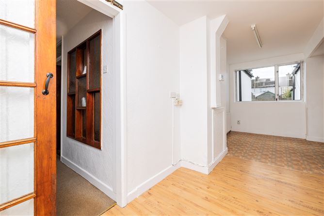 https://photos-a.propertyimages.ie/media/6/1/0/4999016/37cea314-0680-49a0-a1ed-2586869ff6ee_l.jpg