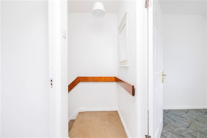 https://photos-a.propertyimages.ie/media/6/1/0/4999016/37cea314-0680-49a0-a1ed-2586869ff6ee_l.jpg