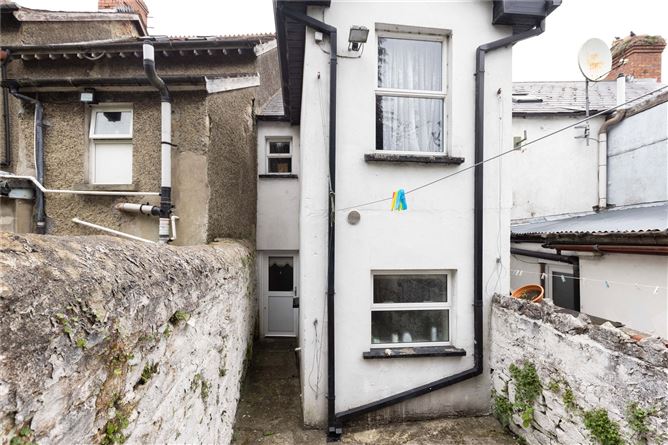 9 Wolfe Tone Street, Cavan