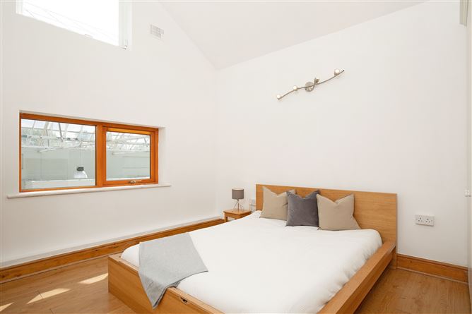Apt 100 The Fir, Winter Garden Pearse Street, Grand Canal Dk,   Dublin 2