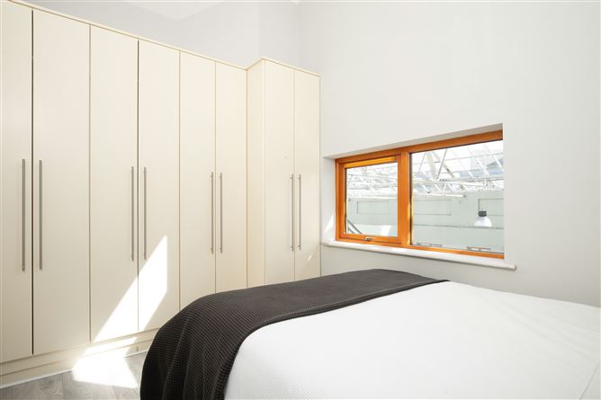 Apt 100 The Fir, Winter Garden Pearse Street, Grand Canal Dk,   Dublin 2