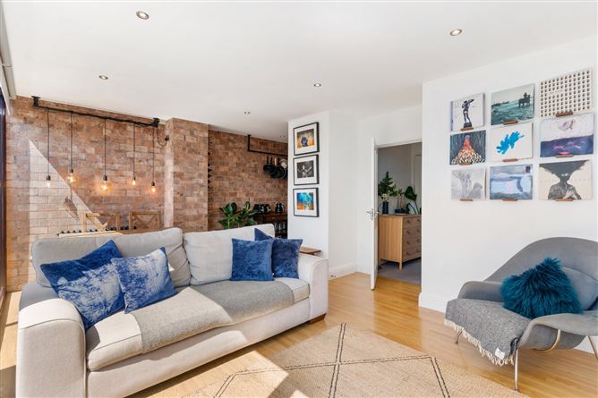 https://photos-a.propertyimages.ie/media/6/1/1/4943116/80bcf332-75d4-44e8-a9d8-57011663383b_l.jpg