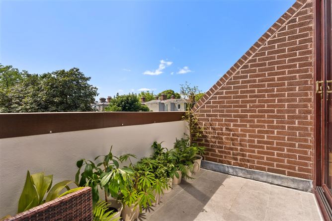 https://photos-a.propertyimages.ie/media/6/1/1/4943116/80bcf332-75d4-44e8-a9d8-57011663383b_l.jpg