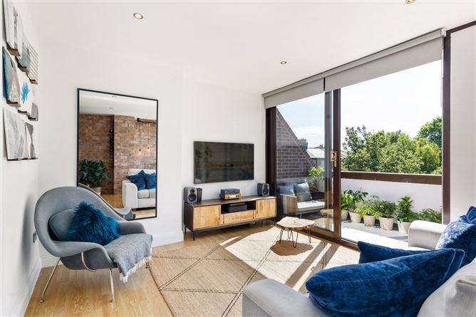 https://photos-a.propertyimages.ie/media/6/1/1/4943116/80bcf332-75d4-44e8-a9d8-57011663383b_l.jpg