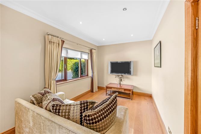https://photos-a.propertyimages.ie/media/6/1/2/4911216/0fcb6c3a-2fd3-4ff7-af5d-9eaa7d9412a3_l.jpg