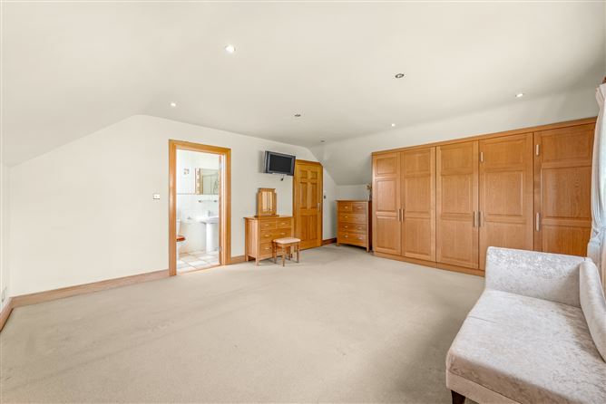 https://photos-a.propertyimages.ie/media/6/1/2/4911216/0fcb6c3a-2fd3-4ff7-af5d-9eaa7d9412a3_l.jpg
