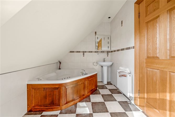 https://photos-a.propertyimages.ie/media/6/1/2/4911216/0fcb6c3a-2fd3-4ff7-af5d-9eaa7d9412a3_l.jpg