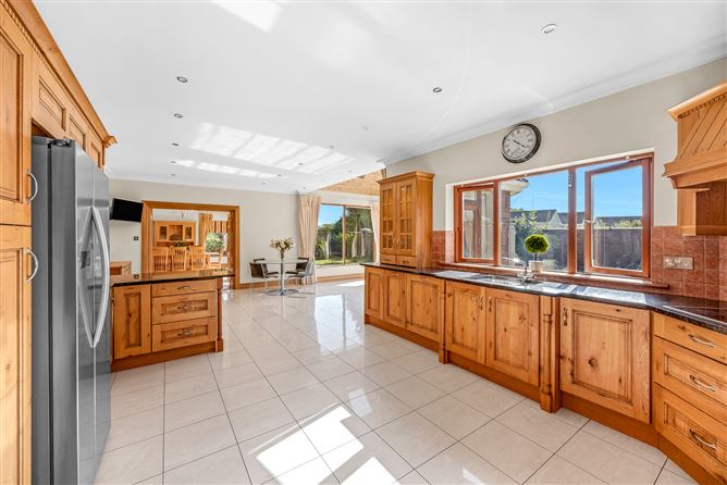 https://photos-a.propertyimages.ie/media/6/1/2/4911216/0fcb6c3a-2fd3-4ff7-af5d-9eaa7d9412a3_l.jpg