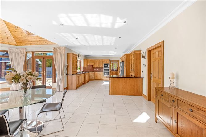 https://photos-a.propertyimages.ie/media/6/1/2/4911216/0fcb6c3a-2fd3-4ff7-af5d-9eaa7d9412a3_l.jpg