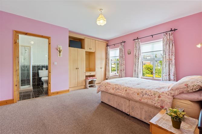 18 Westbury, Mayfield, Claremorris, Co. Mayo