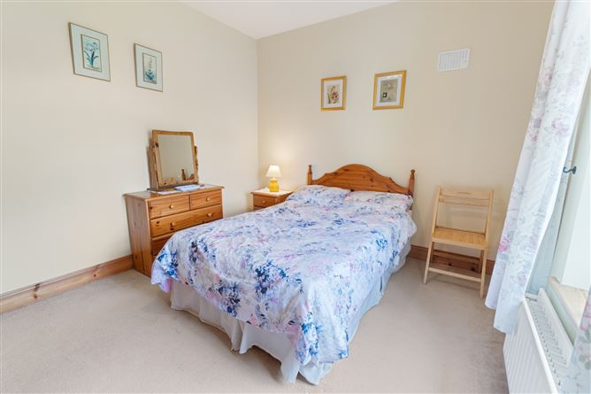 18 Westbury, Mayfield, Claremorris, Co. Mayo