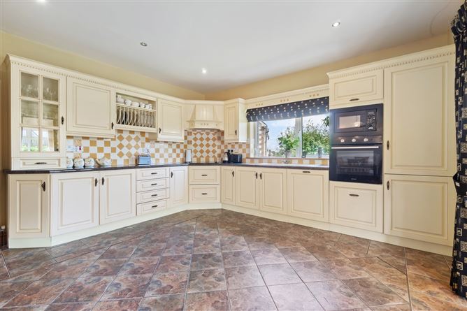 18 Westbury, Mayfield, Claremorris, Co. Mayo