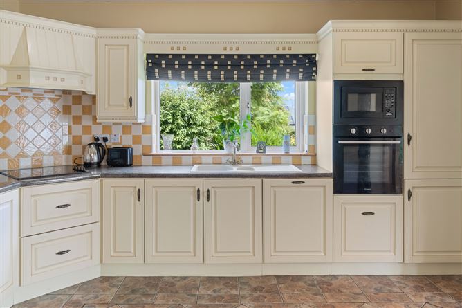 18 Westbury, Mayfield, Claremorris, Co. Mayo