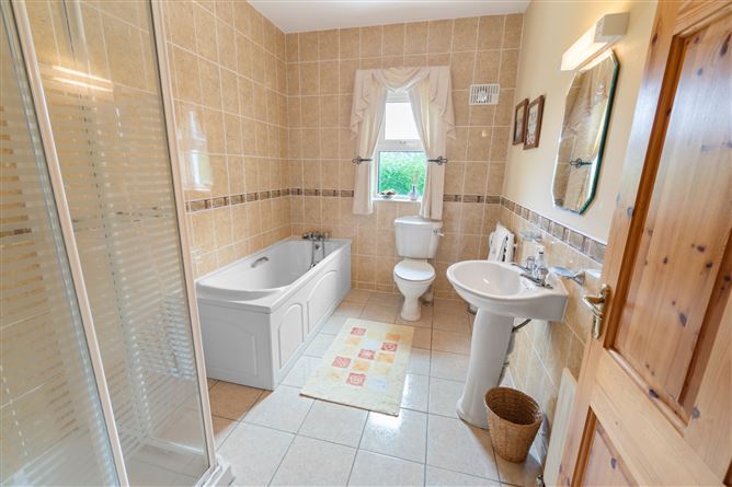 18 Westbury, Mayfield, Claremorris, Co. Mayo