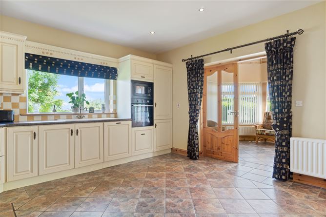 18 Westbury, Mayfield, Claremorris, Co. Mayo