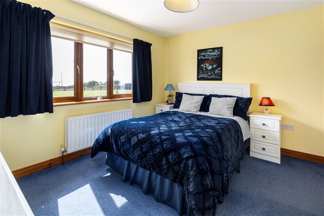 https://photos-a.propertyimages.ie/media/6/1/5/5013516/125f3db4-018f-4295-9c89-90f3cc9427b6_l.jpg